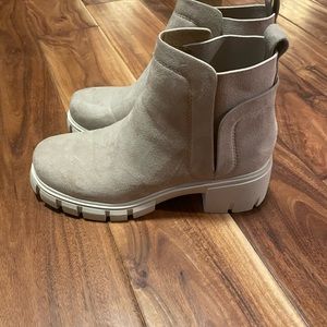 Soda Lug Sole Chelsea Boot